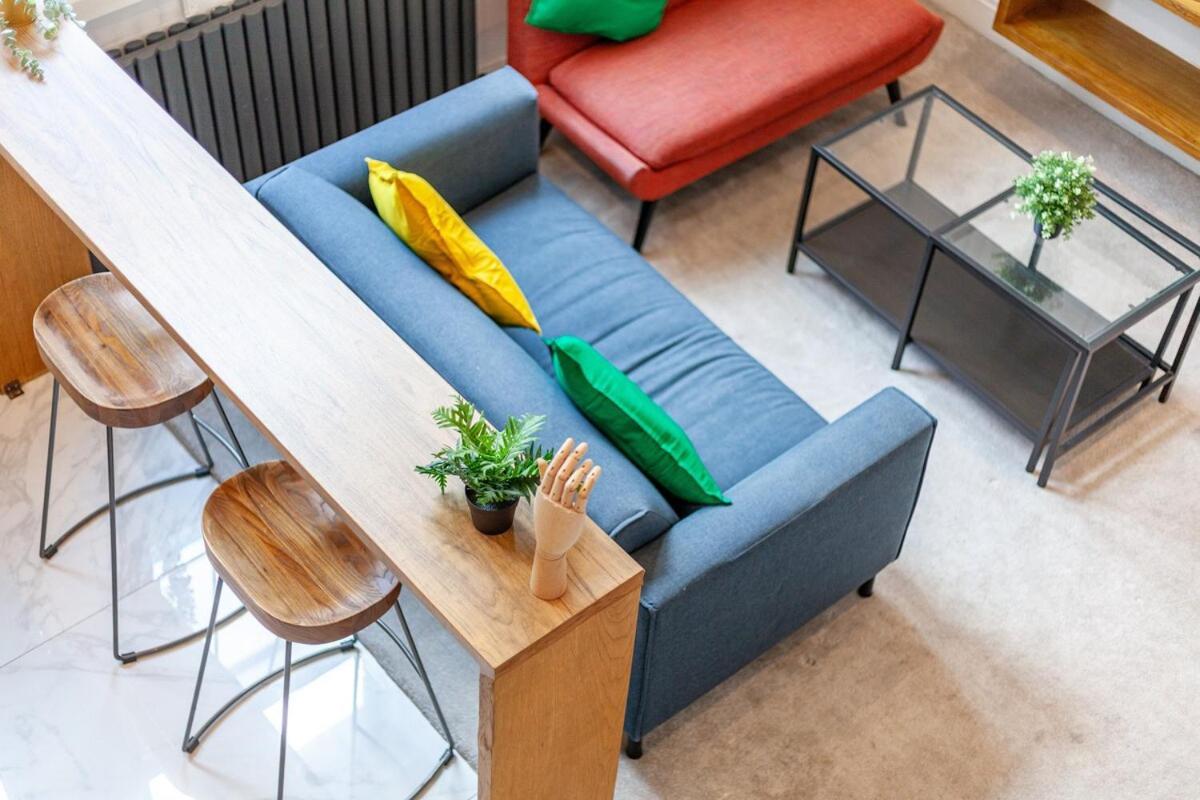 Two Bedroom Flat Next To Paddington St *